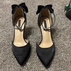 Elegant Black Heels with Bow by Enjuno